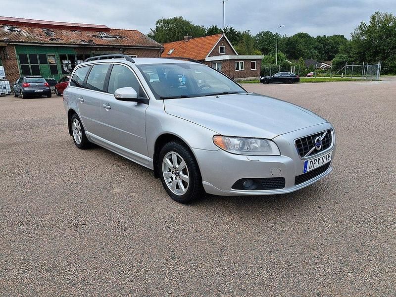 Ljusgrå Begagnad 2010 Volvo V70 Momentum Kombi | 59 500 kr (Superpris) - Bild 1/4