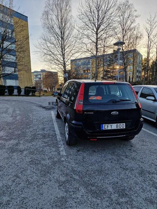 Svart Begagnad 2005 Ford Fusion Halvkombi | 19 500 kr - Bild 1/4