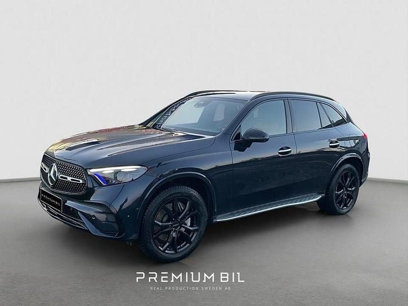 Blå Begagnad 2023 Mercedes GLC300e AMG SUV | 599 900 kr (Superpris) - Bild 1/4
