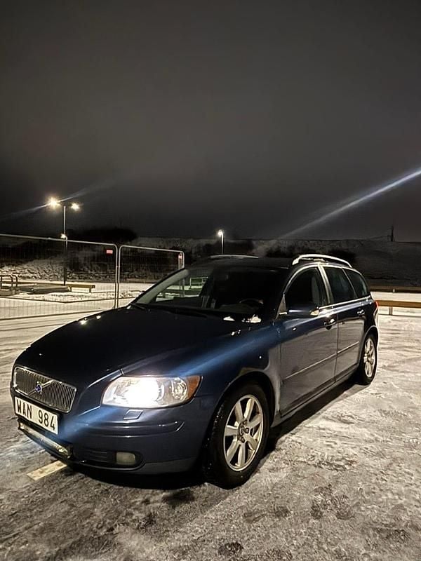 Begagnad 2005 Volvo V50 Kombi | 19 000 kr (Marknadspris) - Bild 1/4