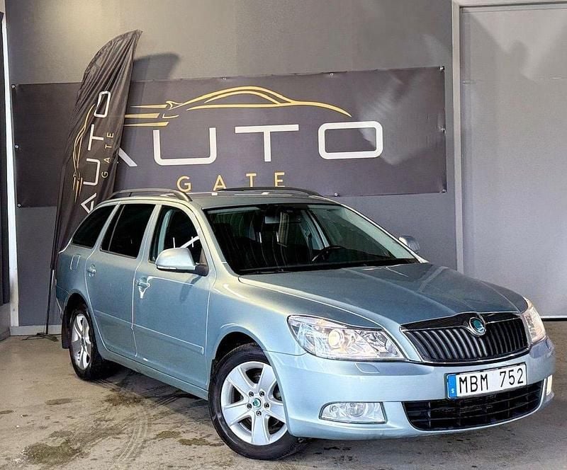 Ljusgrön (grön) Begagnad 2012 Skoda Octavia Kombi | 59 900 kr (Superpris) - Bild 1/4