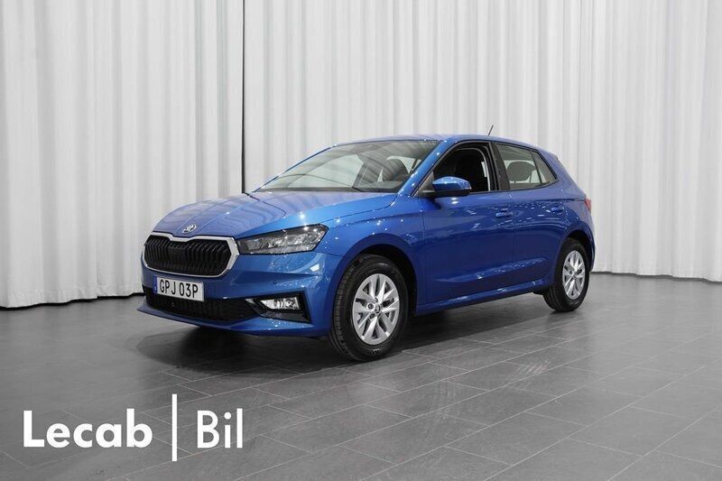 Blå (race blue metallic) Ny 2025 Skoda Fabia Halvkombi | 273 100 kr (Marknadspris) - Bild 1/4