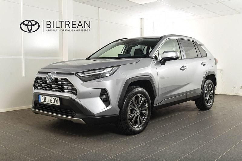 Silver (silver metallic) Begagnad 2024 Toyota RAV4 Hybrid Executive SUV | 448 900 kr (Bra pris) - Bild 1/4