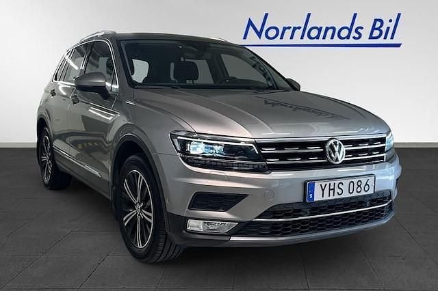 Silver (tungsten silver meta) Begagnad 2017 VW Tiguan Highline SUV | 219 000 kr (Marknadspris) - Bild 1/4