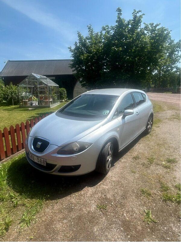 Silver Begagnad 2008 Seat Leon Halvkombi | 12 500 kr (Dyr) - Bild 1/3