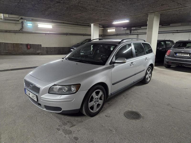 Grå Begagnad 2006 Volvo V50 Kombi | 20 000 kr (Superpris) - Bild 1/4