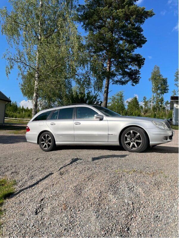 Silver Begagnad 2005 Mercedes E320 Kombi | 35 000 kr (Marknadspris) - Bild 1/4