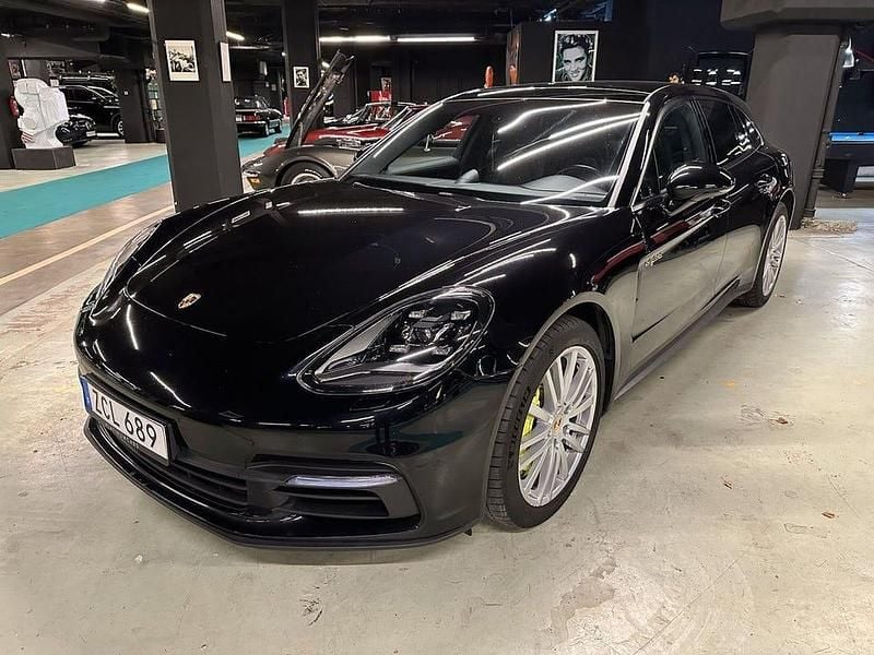 Begagnad Porsche Panamera 4 Sport Turismo 462 HK (339 kW) 2018 Svart Sedan