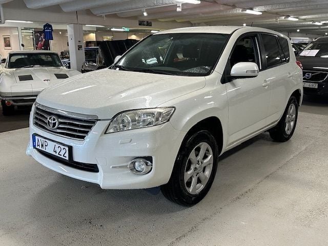 Vit (vitmetallic) Begagnad 2011 Toyota RAV4 SUV | 56 900 kr (Superpris) - Bild 1/4
