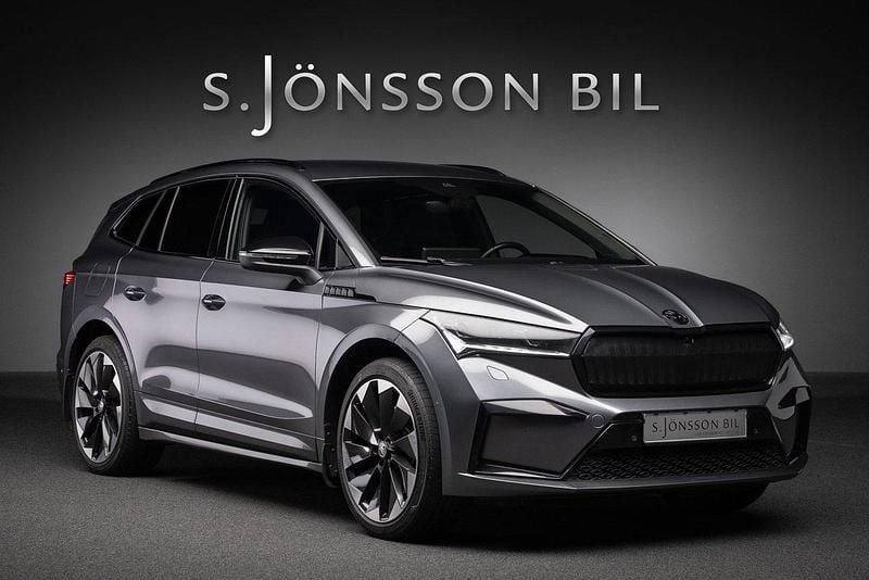 Grå Begagnad 2023 Skoda Enyaq iV SportLine SUV | 429 000 kr (Dyr) - Bild 1/4