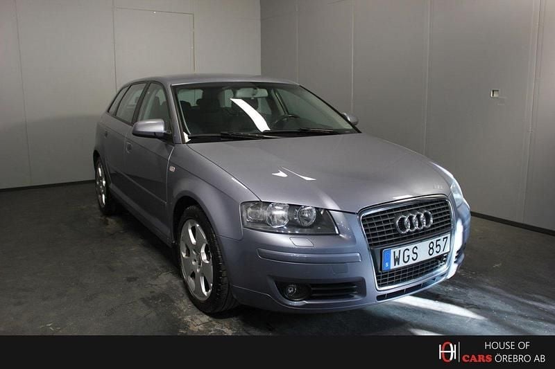 Silver Begagnad 2005 Audi A3 Sportback Comfort Halvkombi | 64 900 kr (Bra pris) - Bild 1/4