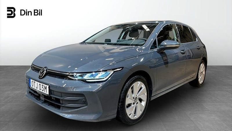 Mörkgrå Begagnad 2024 VW Golf VIII Comfortline Kombi | 289 900 kr (Bra pris) - Bild 1/4