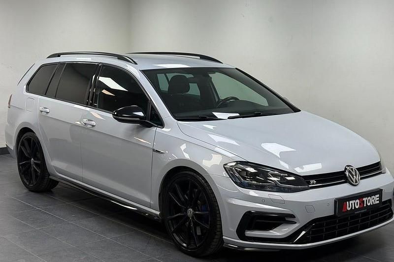 Ljusgrå Begagnad 2017 VW Golf VII R Kombi | 219 900 kr (Lite dyr) - Bild 1/4