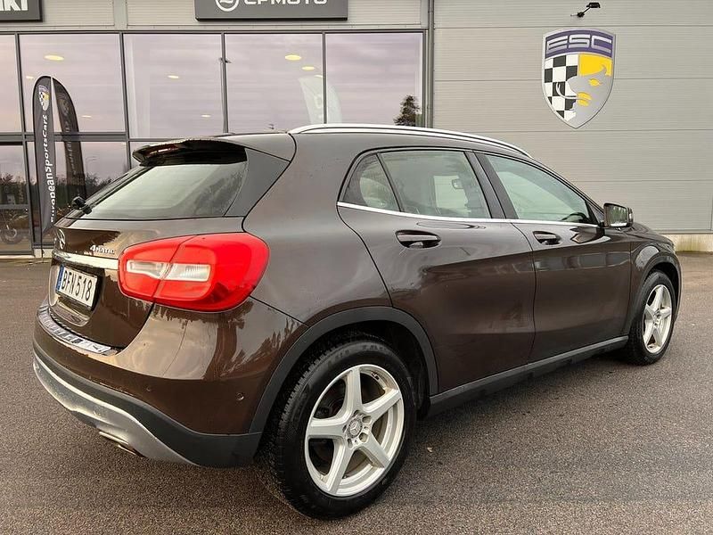 Begagnad Mercedes GLA250 211 HK (155 kW) 2014 Brun SUV