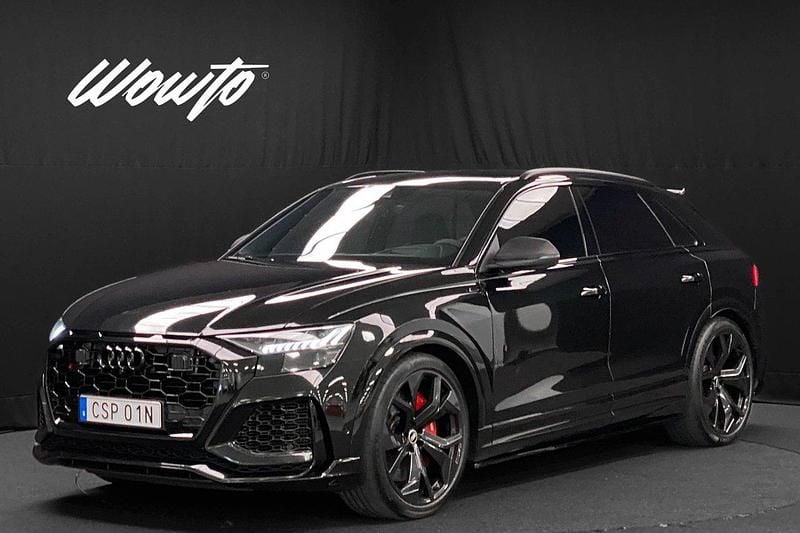 Svart (mythos svart metallic) Begagnad 2021 Audi RS Q8 Design SUV | 1 139 800 kr - Bild 1/3