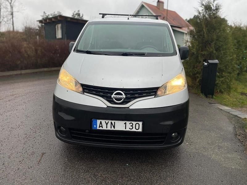 Begagnad Nissan NV200 90 HK (66 kW) 2012 Silver Minibuss