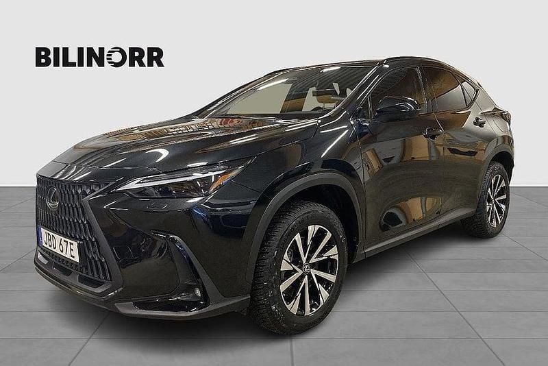 Svart Begagnad 2024 Lexus NX450h+ SUV | 619 900 kr (Lite dyr) - Bild 1/4