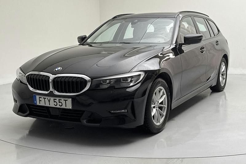 Svart Begagnad 2021 BMW 320 Sport Line Kombi | 249 000 kr (Bra pris) - Bild 1/4