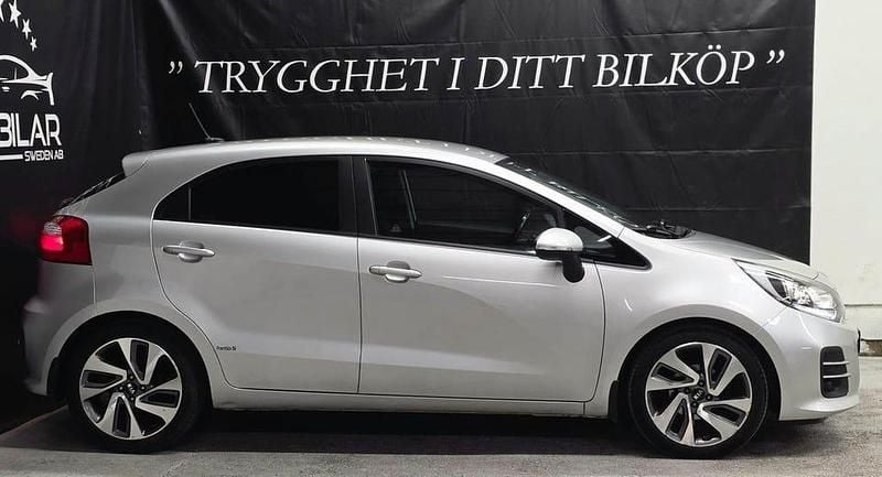 Begagnad Kia Rio 84 HK (61 kW) 2016 Grå Halvkombi