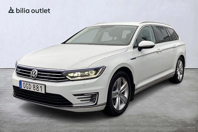 Vit Begagnad 2016 VW Passat Kombi | 149 900 kr (Marknadspris) - Bild 1/4
