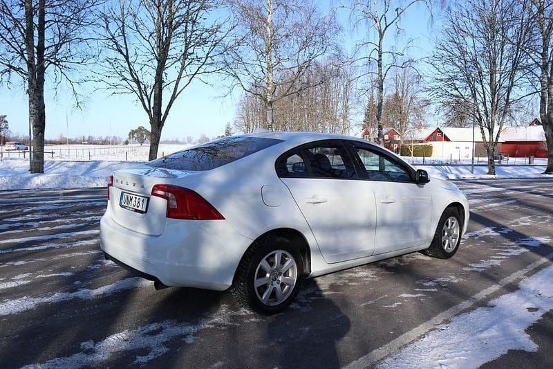 Begagnad Volvo S60 Kinetic 150 HK (110 kW) 2014 Vit Sedan