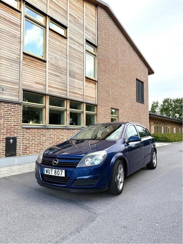 Blå Begagnad 2005 Opel Astra Halvkombi | 18 900 kr (Marknadspris) - Bild 1/4