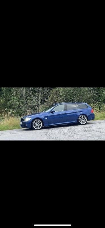 Blå Begagnad 2008 BMW 320 Comfort Edition Kombi | 50 000 kr (Marknadspris) - Bild 1/2