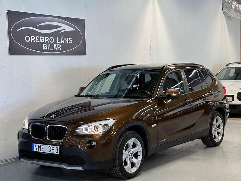 Brun Begagnad 2010 BMW X1 SUV | 94 900 kr (Marknadspris) - Bild 1/4