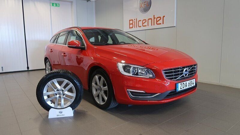 Röd Begagnad 2017 Volvo V60 Standard Kombi | 149 900 kr (Marknadspris) - Bild 1/3