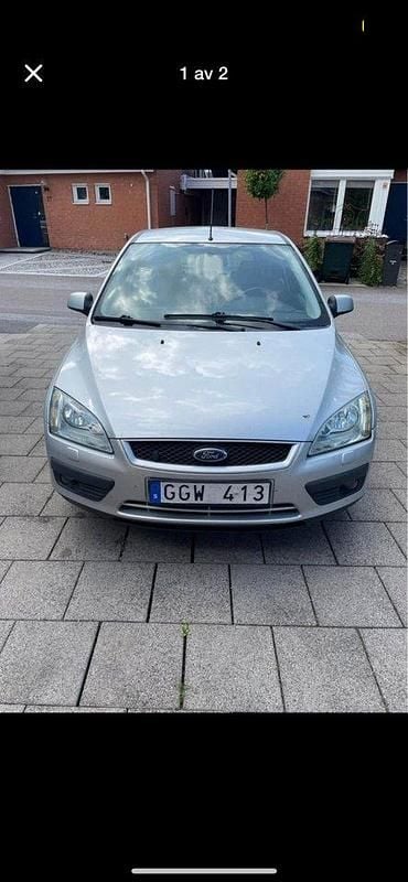Grå Begagnad 2007 Ford Focus Trend Halvkombi | 18 500 kr (Marknadspris) - Bild 1/2