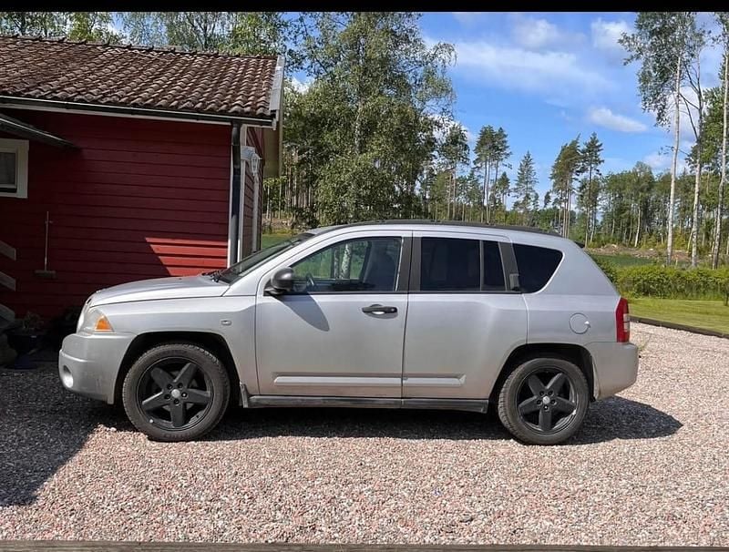 Silver Begagnad 2007 Jeep Compass SUV | 30 500 kr - Bild 1/2