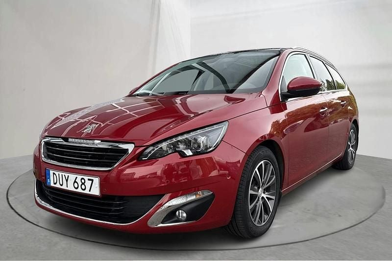 Mörkröd Begagnad 2015 Peugeot 308 Allure | 130 000 kr (Dyr) - Bild 1/4