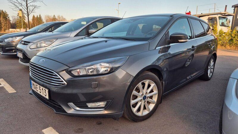Grå Begagnad 2016 Ford Focus Titanium Kombi | 109 900 kr (Lite dyr) - Bild 1/4