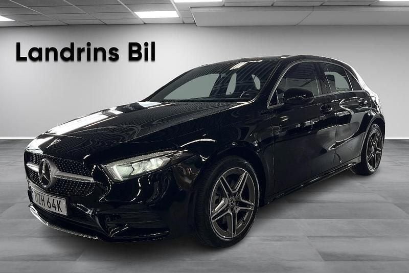 Svart Begagnad 2022 Mercedes A250 AMG line Halvkombi | 319 900 kr (Marknadspris) - Bild 1/4