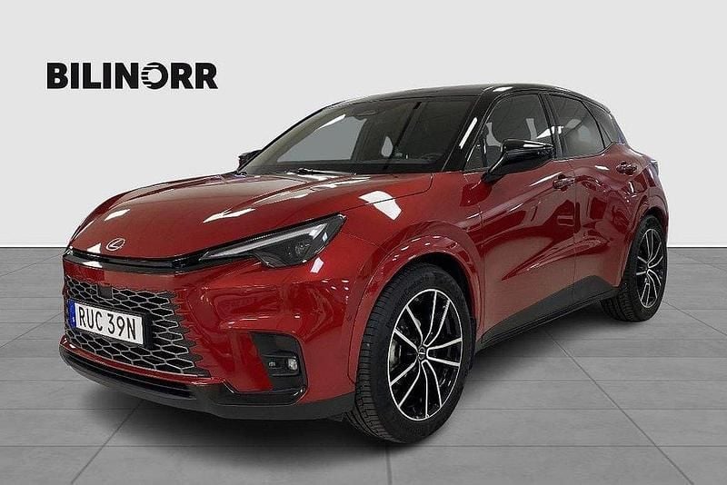 Röd Begagnad 2024 Lexus LBX SUV | 399 900 kr (Lite dyr) - Bild 1/4