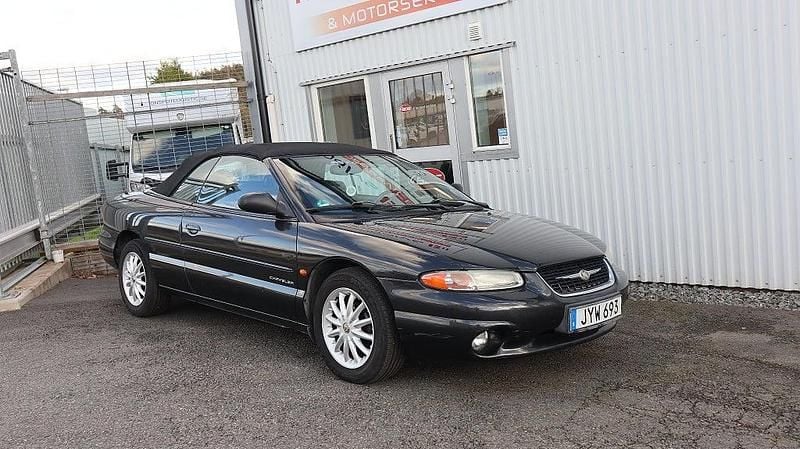 Mörkgrå Begagnad 2000 Chrysler Stratus Cab | 19 900 kr - Bild 1/4
