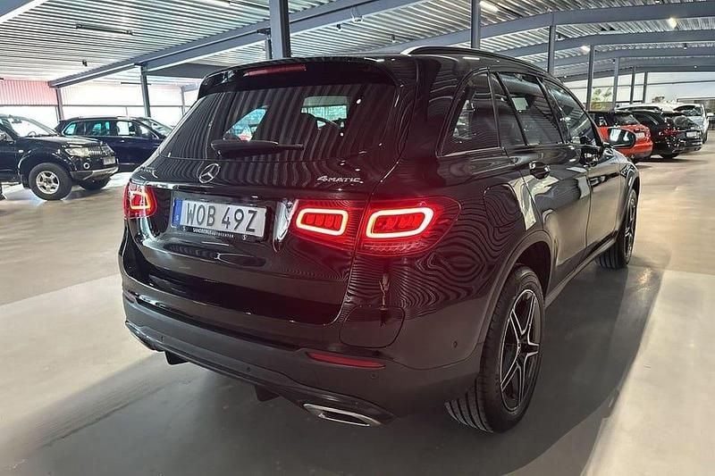 Begagnad Mercedes GLC300 AMG 320 HK (235 kW) 2022 Svart