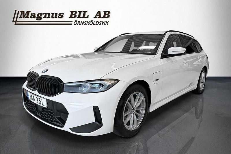 Vit Begagnad 2023 BMW 330 M Sport Kombi | 339 900 kr - Bild 1/3