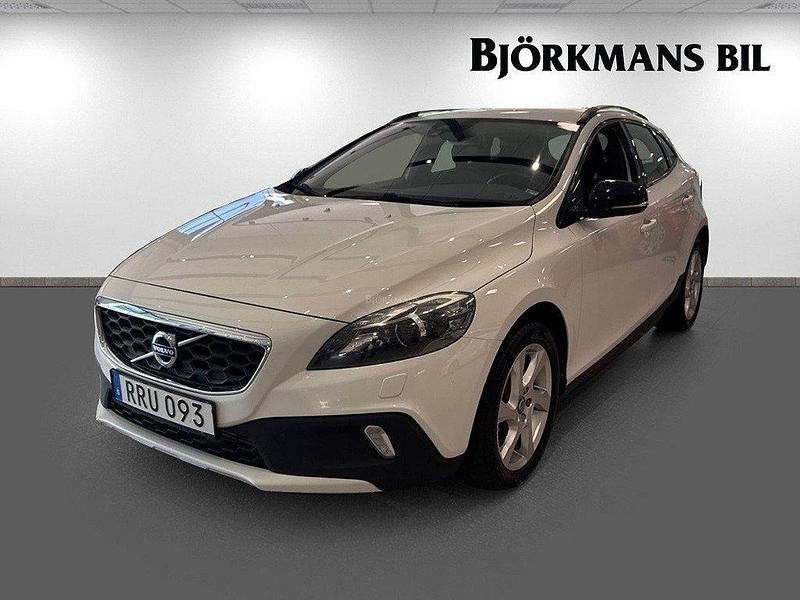 Vit Begagnad 2014 Volvo V40 CC Summum Kombi | 159 000 kr (Marknadspris) - Bild 1/4