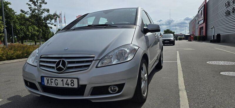 Silver Begagnad 2009 Mercedes A180 Avantgarde Halvkombi | 23 000 kr (Superpris) - Bild 1/4