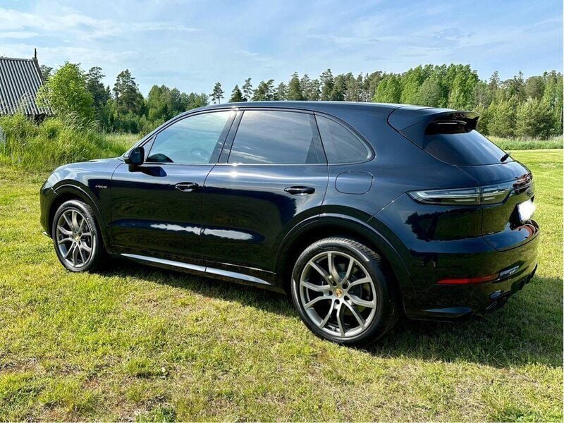 Blå Begagnad 2023 Porsche Cayenne SUV | 949 000 kr (Marknadspris) - Bild 1/4