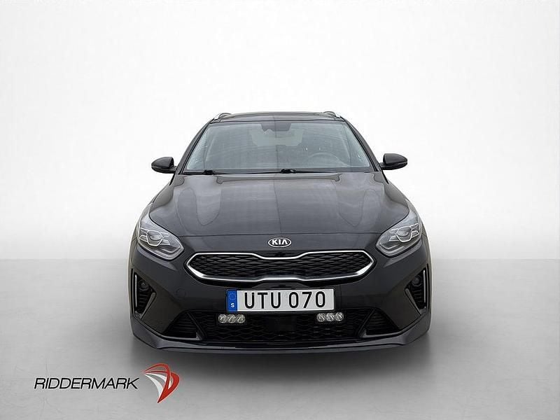 Begagnad Kia Ceed Plus 105 HK (77 kW) 2020 Svart Halvkombi