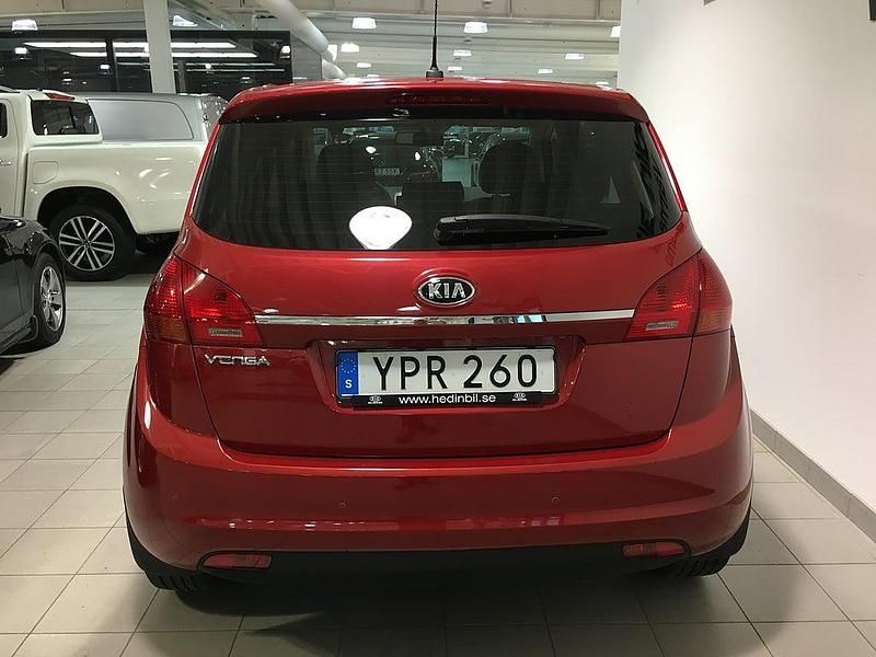 Begagnad Kia Venga Advance 125 HK (91 kW) 2017 Röd Halvkombi