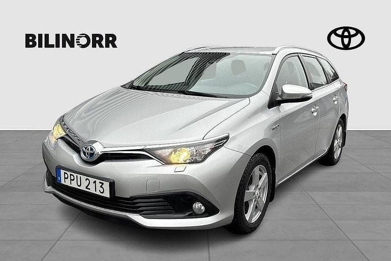 Silver Begagnad 2016 Toyota Auris Touring Sports Active Kombi | 144 900 kr (Marknadspris) - Bild 1/3