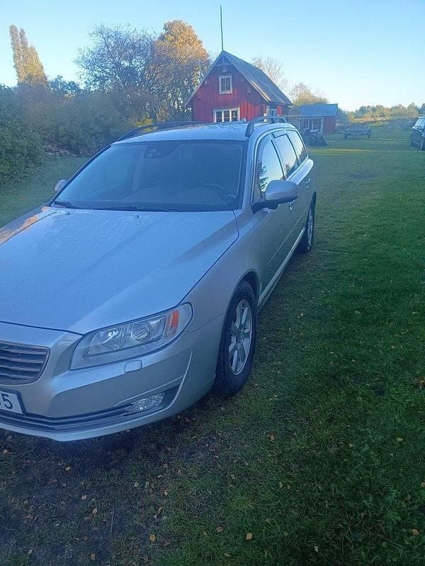 Silver Begagnad 2015 Volvo V70 Momentum Kombi | 100 000 kr (Bra pris) - Bild 1/4