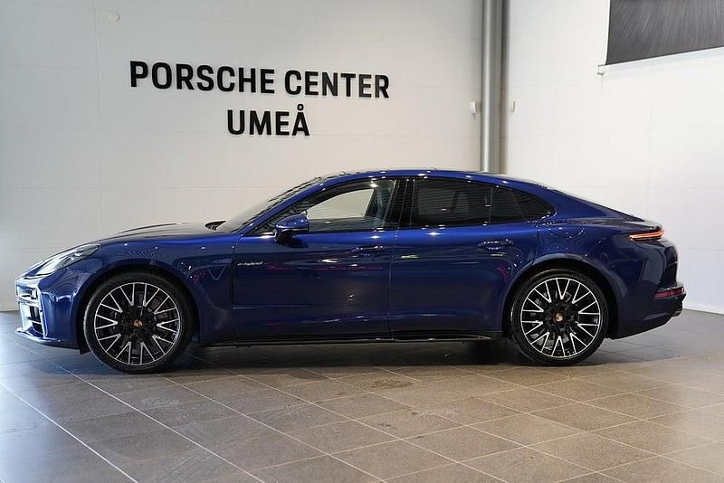 Ny Porsche Panamera 470 HK (345 kW) 2025 Mörkblå Halvkombi