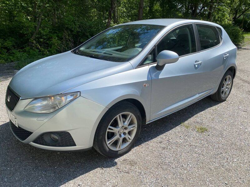 Silver Begagnad 2009 Seat Ibiza Halvkombi | 39 900 kr (Lite dyr) - Bild 1/4