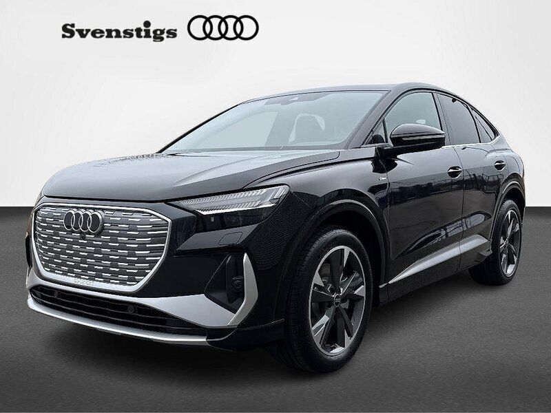 Svart Ny 2025 Audi Q4 Sportback e-tron S-Line SUV | 739 400 kr (Marknadspris) - Bild 1/4