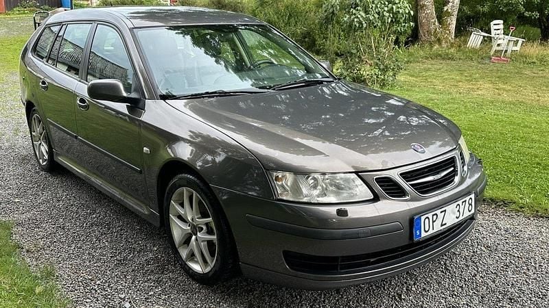 Brun Begagnad 2007 Saab 9-3 Vector Kombi | 22 500 kr (Marknadspris) - Bild 1/4