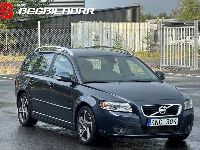 Blå Begagnad 2012 Volvo V50 Momentum Kombi | 95 000 kr (Lite dyr) - Bild 1/4